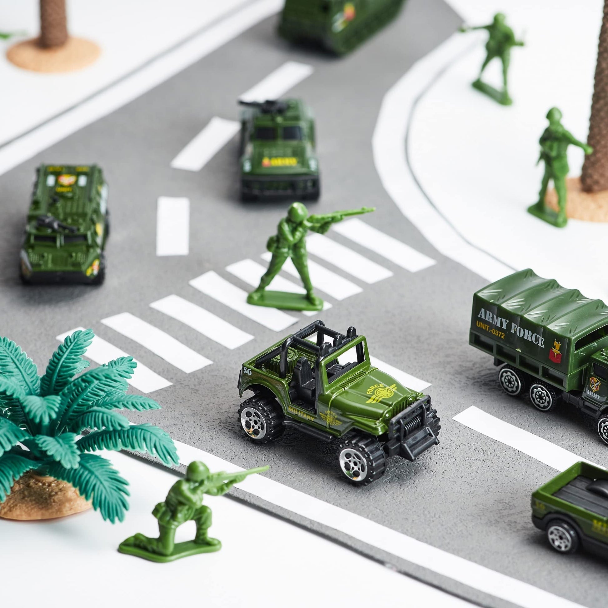 Joyfy 25 in 1 Die-cast Military Army Play Vehicle Set, Vehicles with Sounds and Lights in Carrier Truck, Push and Go Car Toy, Kids Christmas Birthday Gifts for 3 4 5 6 Years Old Boys