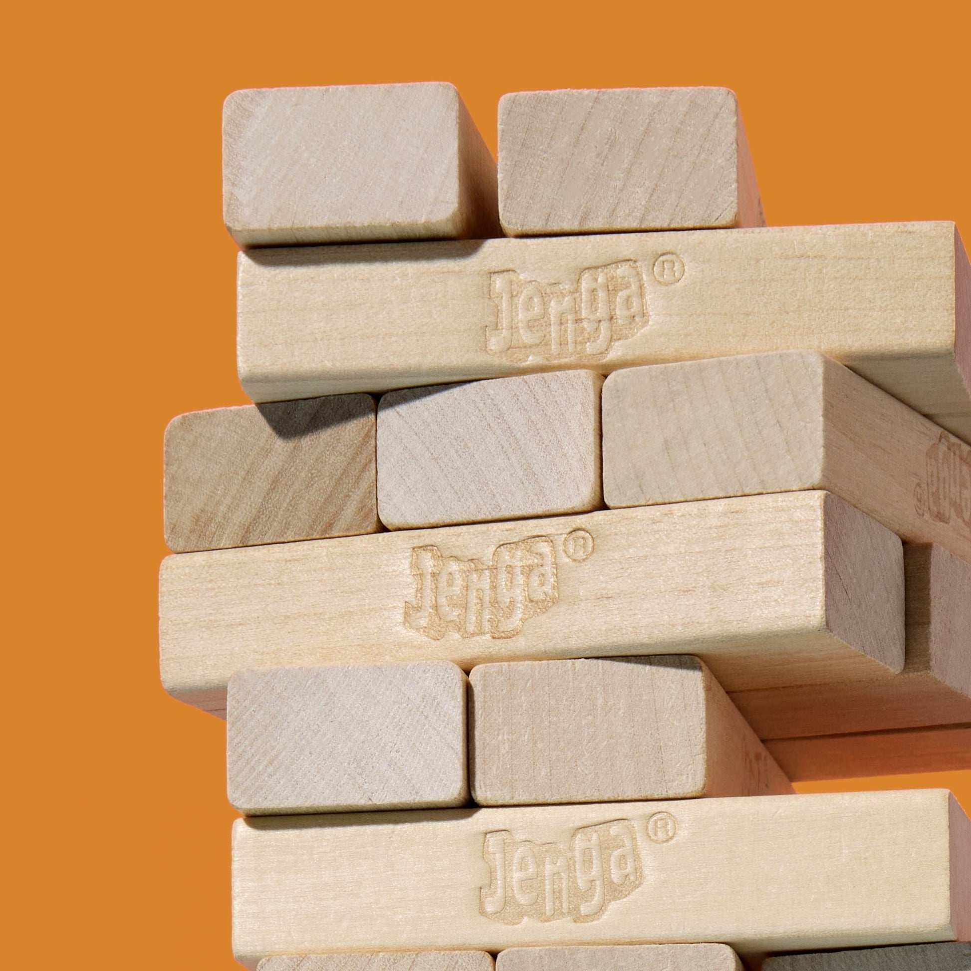 Official Hasbro Games Jenga Game with Digital Die, Wood Block Party Game, Family Games, Holiday Gifts for Kids, 6 and Up