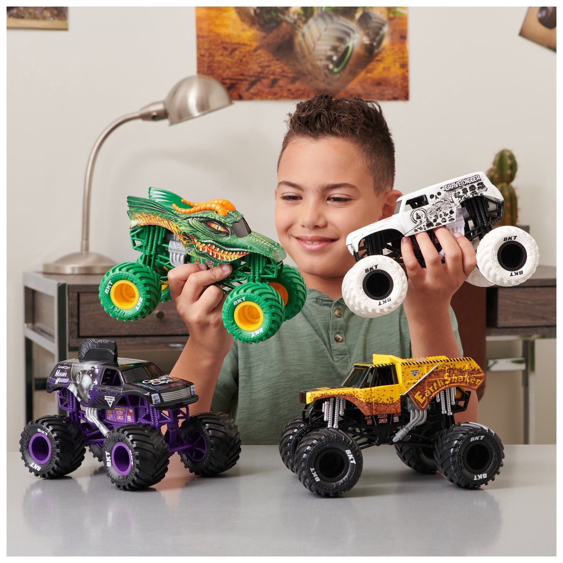 Monster Jam, Official Grave Digger Monster Truck, Collector Die-Cast Vehicle, 1:24 Scale, Kids Toys for Boys and Girls Ages 3 and up