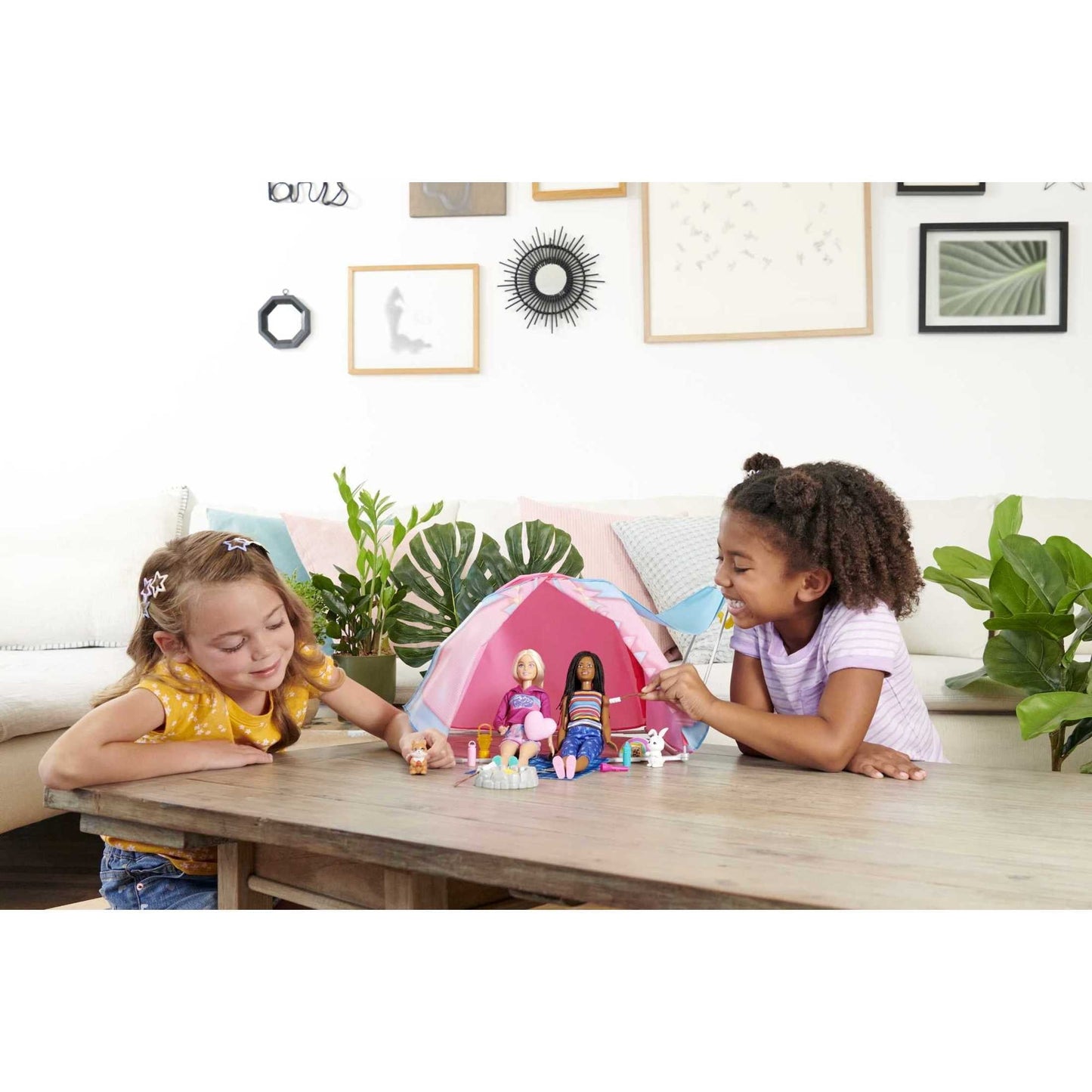 Barbie It Takes Two Let's Go Camping Tent Playset with Brooklyn & Malibu Dolls & 20 Accessories